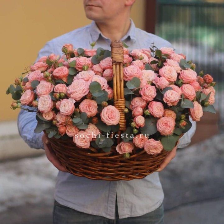 Корзина из 101 пионовидной розы в Владикавказе