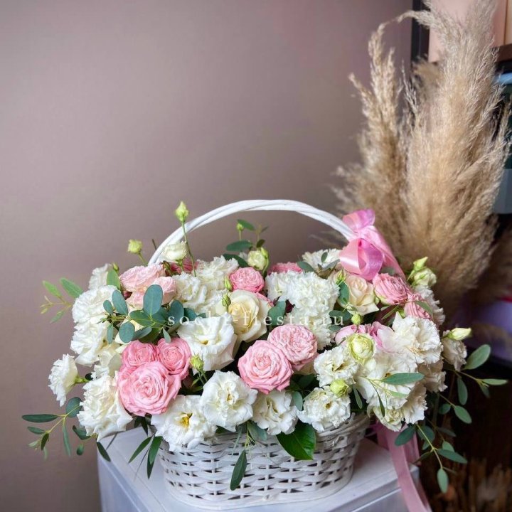Цветочная корзина "Пинки вайт" в Владикавказе
