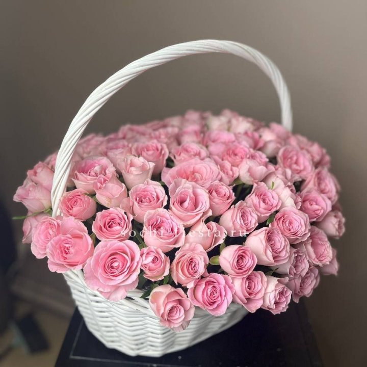 101 розовая роза в корзине в Владикавказе