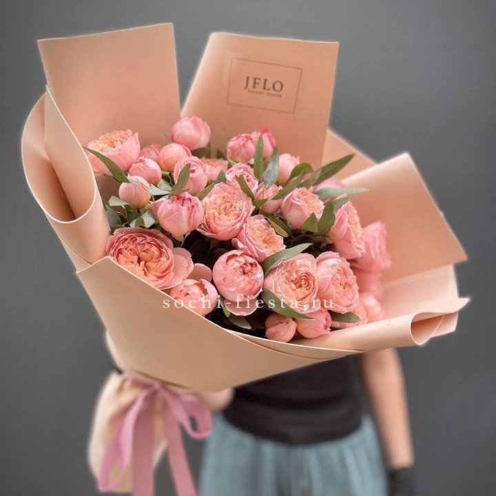 Букет из 9 кустовых роз Джульетта в Владикавказе