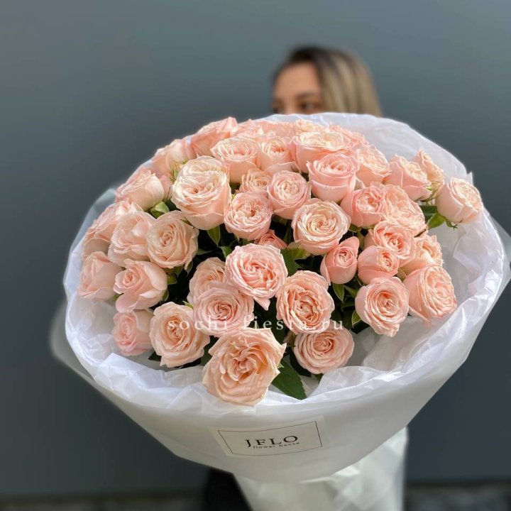 Букет кустовых роз Бомбастик в Владикавказе