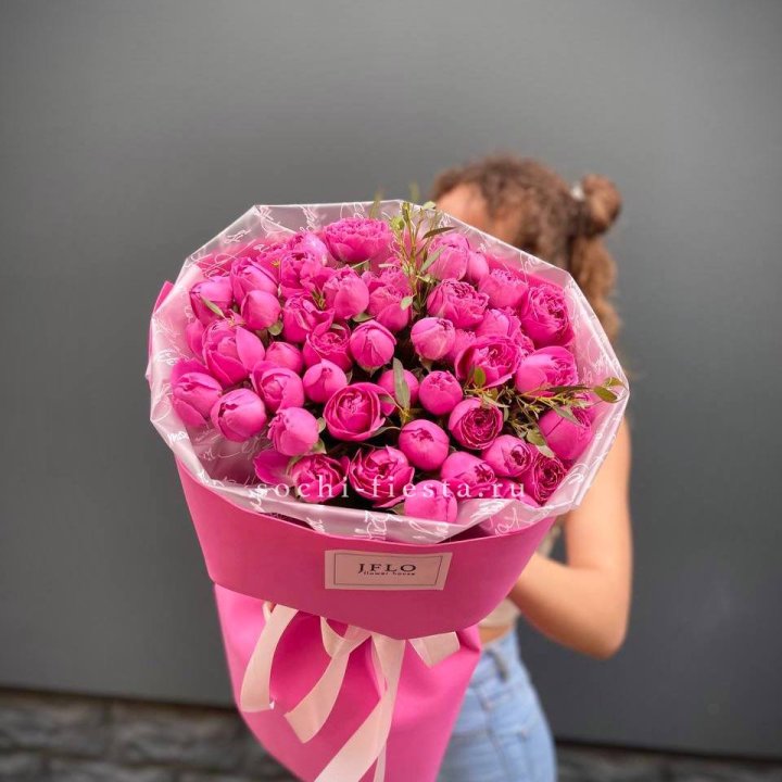 Кустовые розы букет Мисти Баблс в Владикавказе