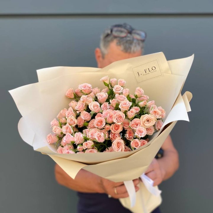 Кустовые розы леди в Владикавказе