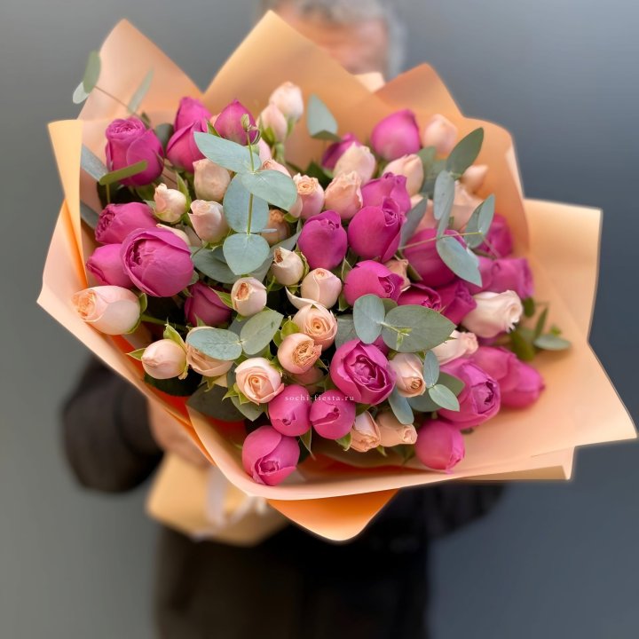 Букет кустовых роз Тендернес в Владикавказе