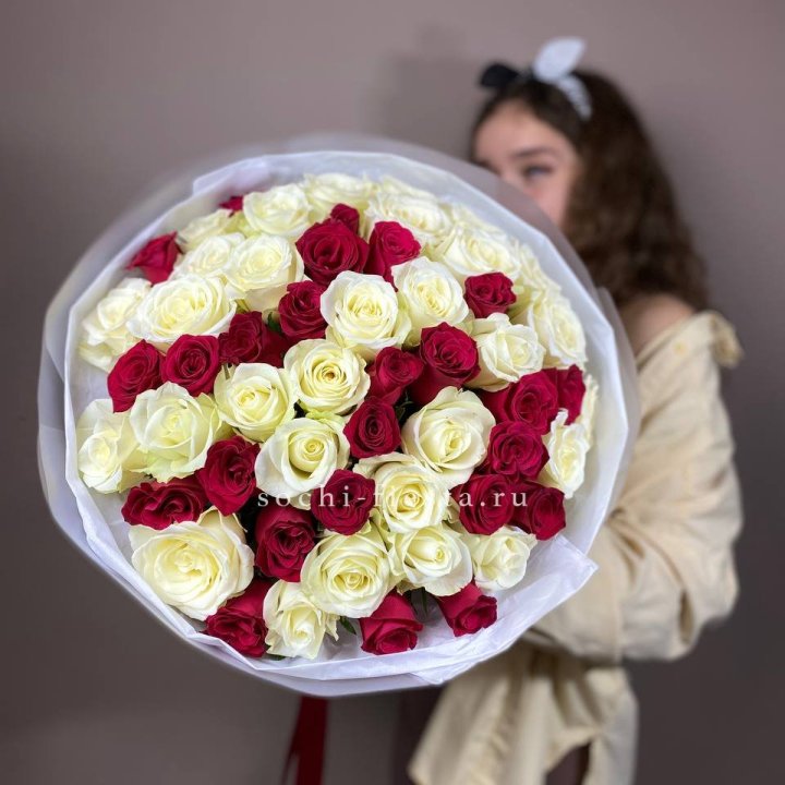 Микс из 55 роз в Владикавказе