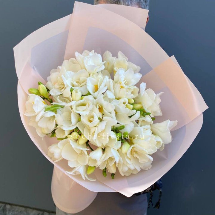 Букет белых фрезий  в Владикавказе