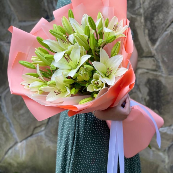 Букет из 7 белых лилий в Владикавказе