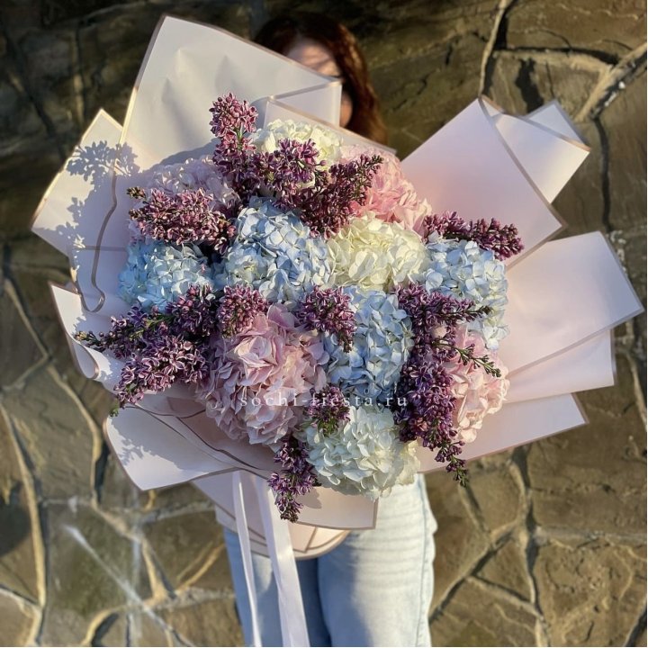 Букет гортензии с сиренью в Владикавказе