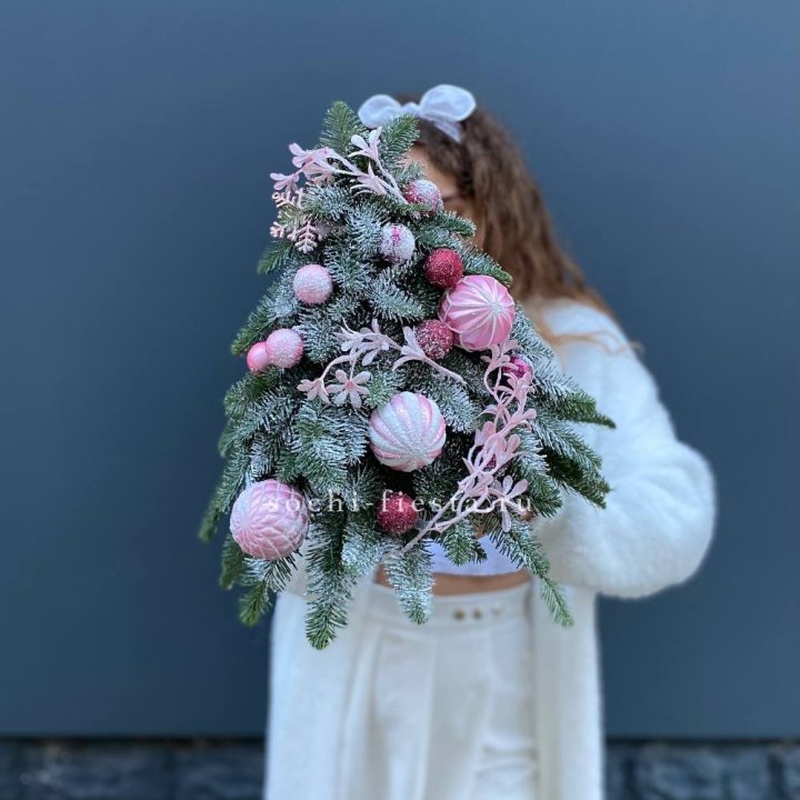 Новогодняя елочка "Розе" в Владикавказе