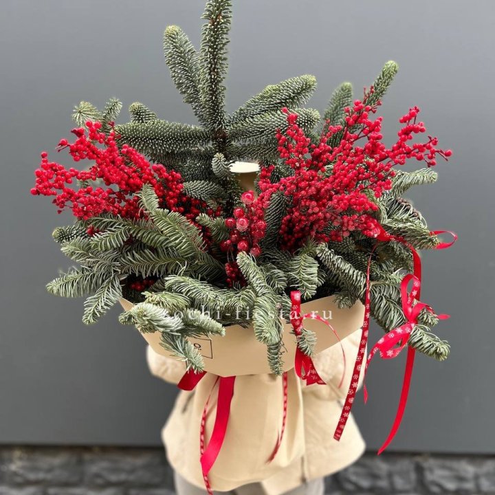 Букет нобилиса и ягод в Владикавказе