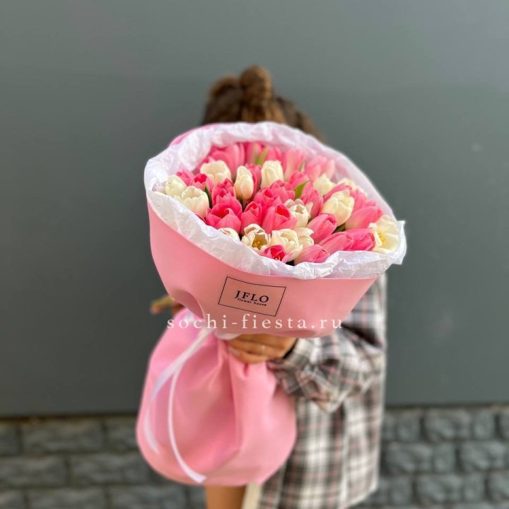 51 бело-розовый тюльпан в Владикавказе