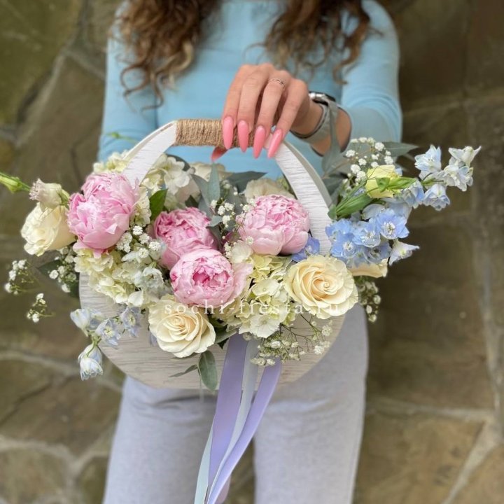 Ящик с пионами в Владикавказе