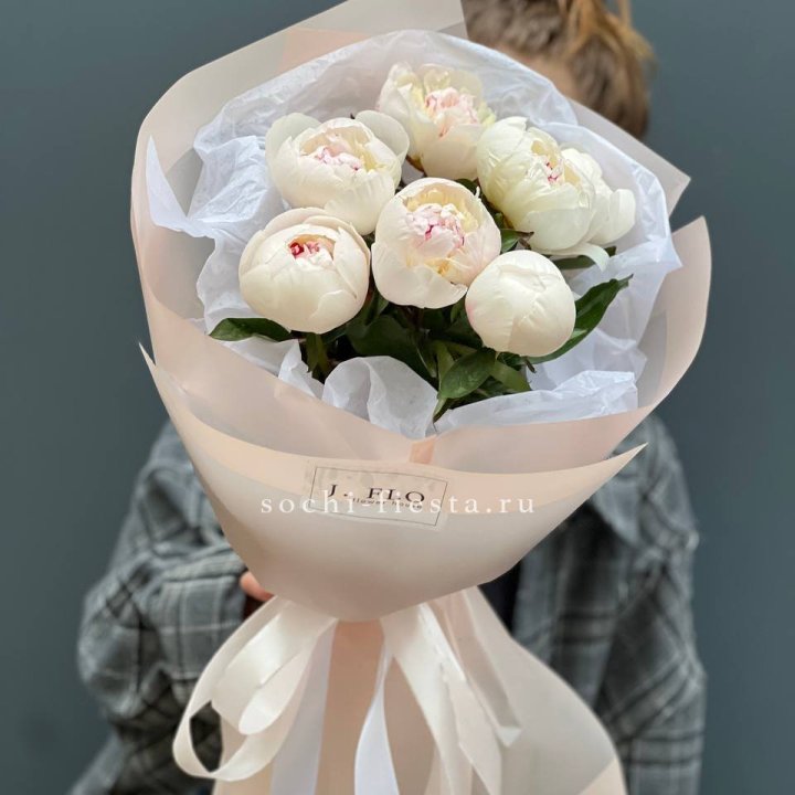 Букет белых пионов в Владикавказе