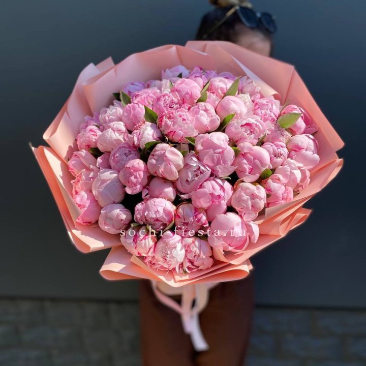 Нежный букет 51 пионов  в Владикавказе