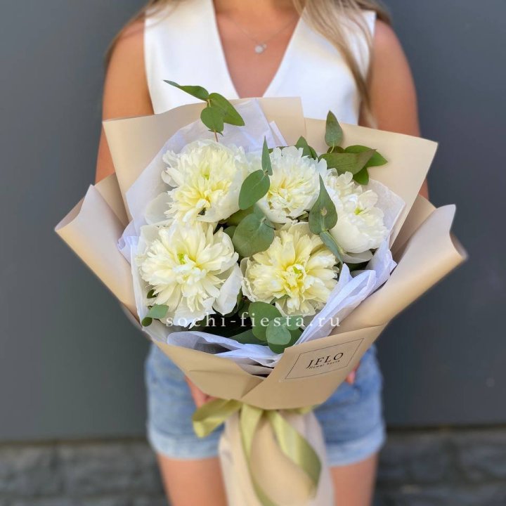  Букет белых пионов в Владикавказе