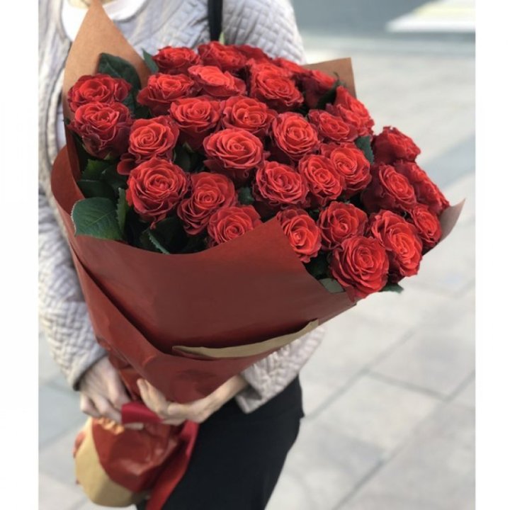 29 высоких роз  в Владикавказе