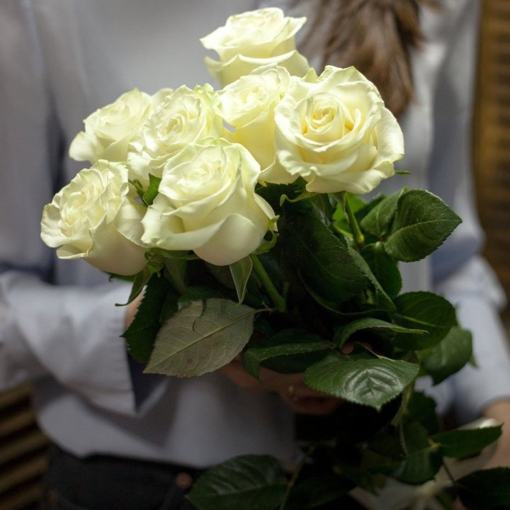 7 белых роз в Владикавказе