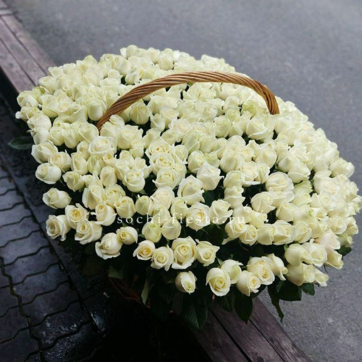 303 розы в корзине в Владикавказе