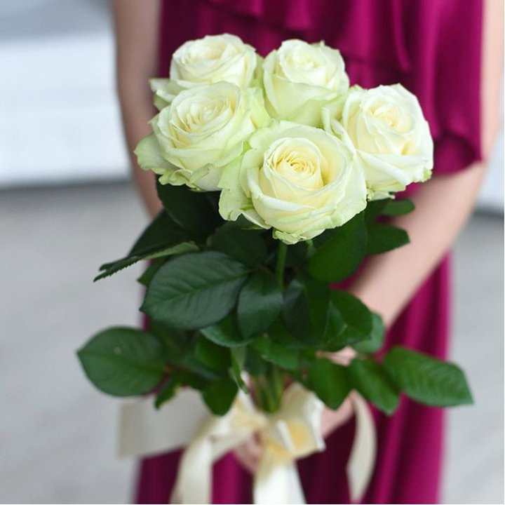 5 белых роз в Владикавказе