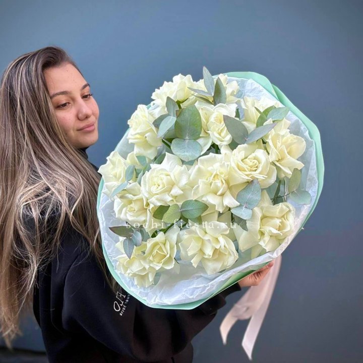 15 Белых французских роз "Ноте бьянка" в Владикавказе