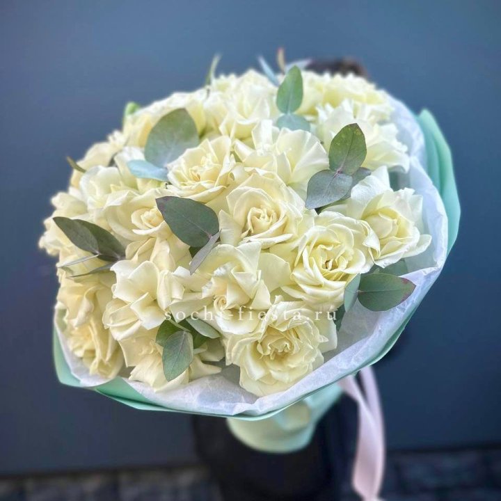 25 Белых французских роз "Ноте бьянка" в Владикавказе