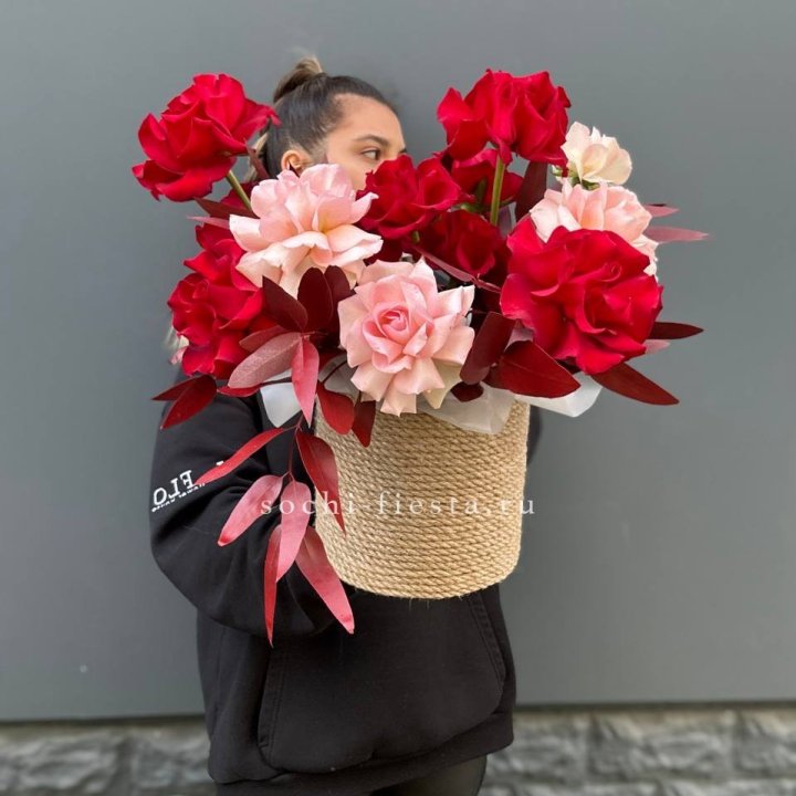 15 Французских роз в джутовом кашпо в Владикавказе