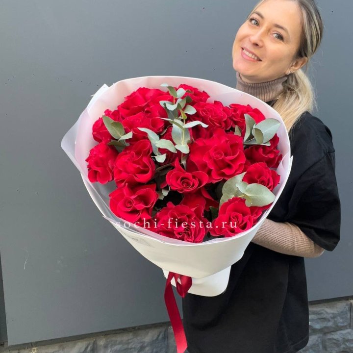 17 Красных французских роз в Владикавказе