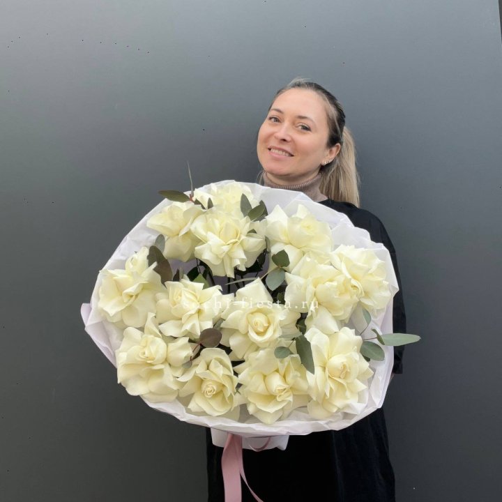 13 Белых французских роз Облако в Владикавказе