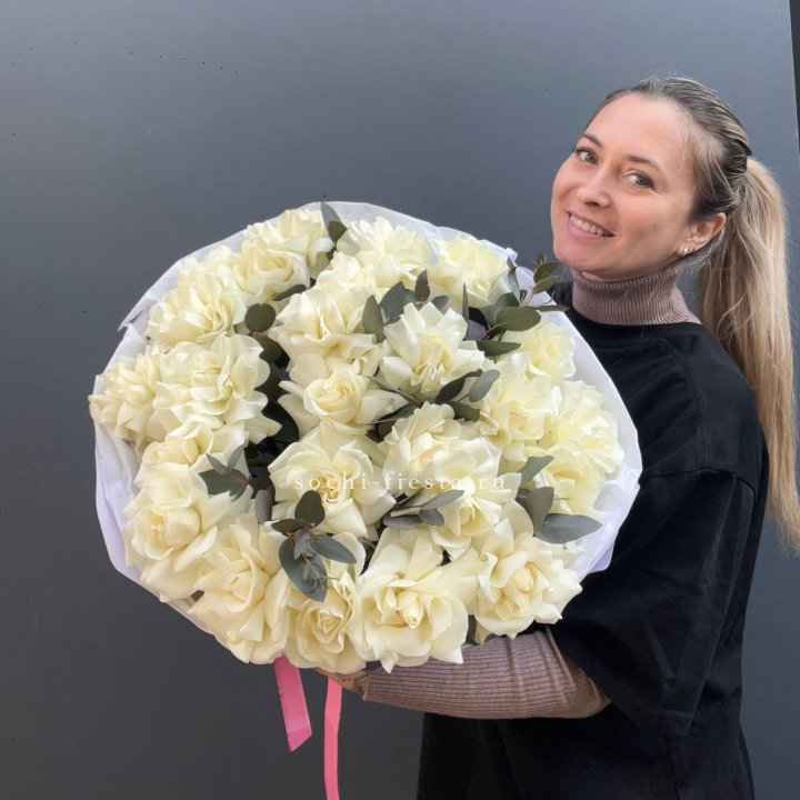 25 Белых французских роз Вайт найс в Владикавказе