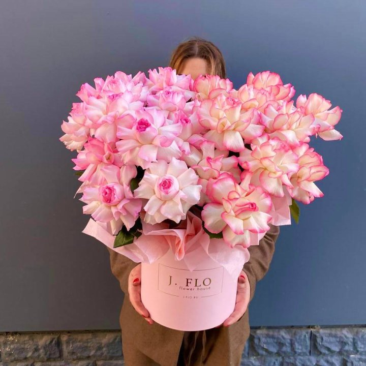 25 Французских роз микс в боксе в Владикавказе