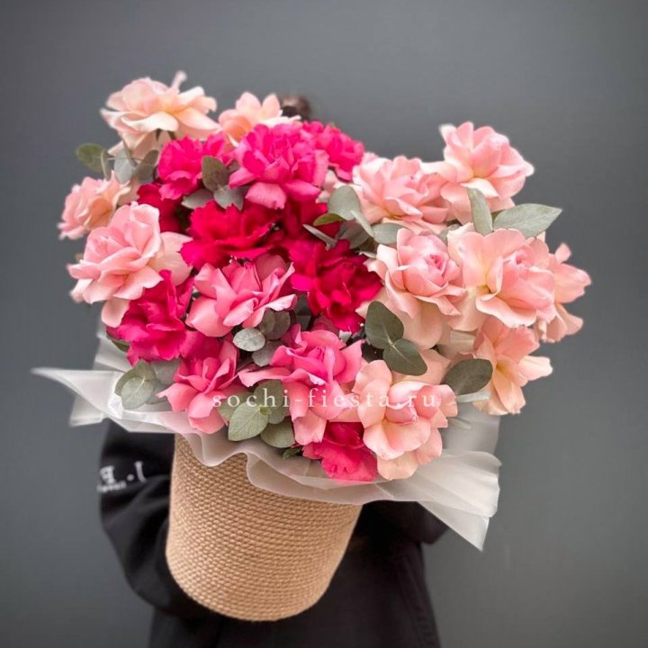 23 Французские розы Микс в боксе в Владикавказе