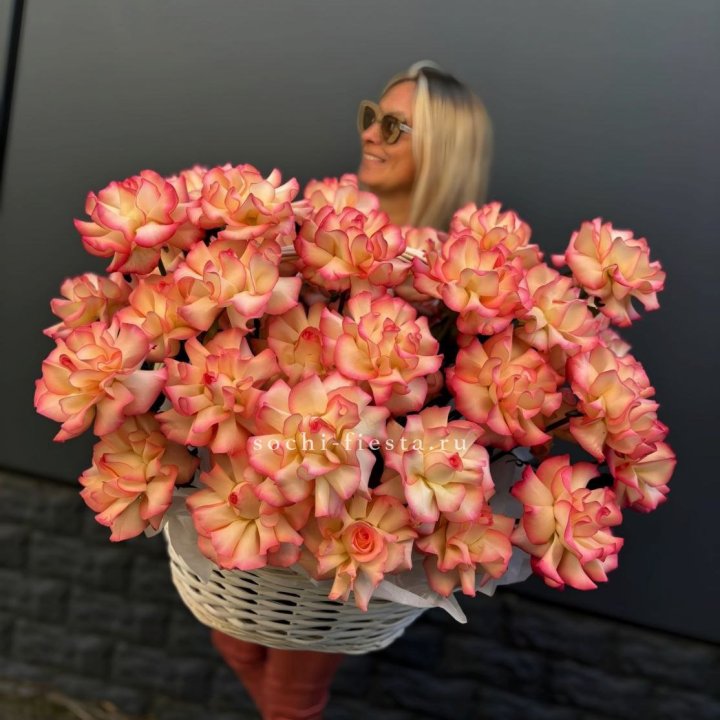 45 французских роз Джумилия в корзине в Владикавказе