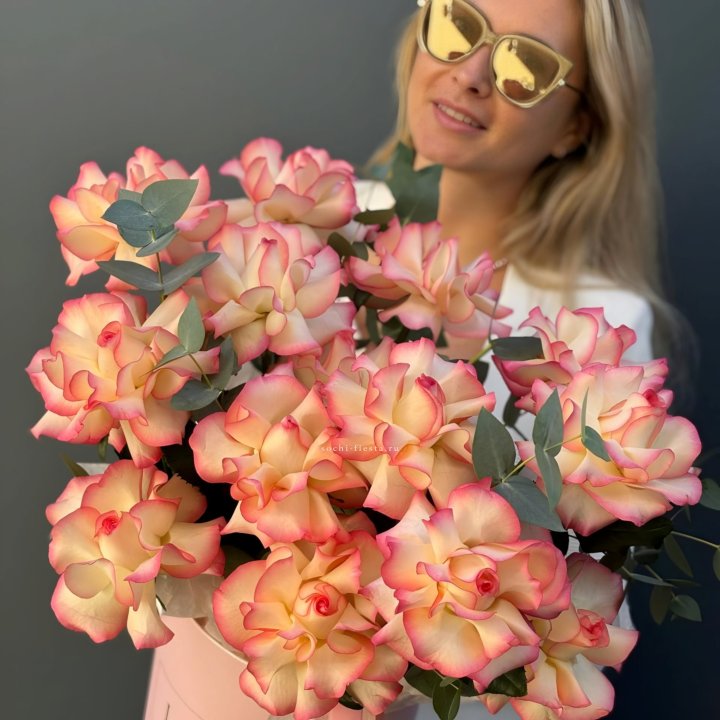 15 французских  роз Джумилия в боксе в Владикавказе