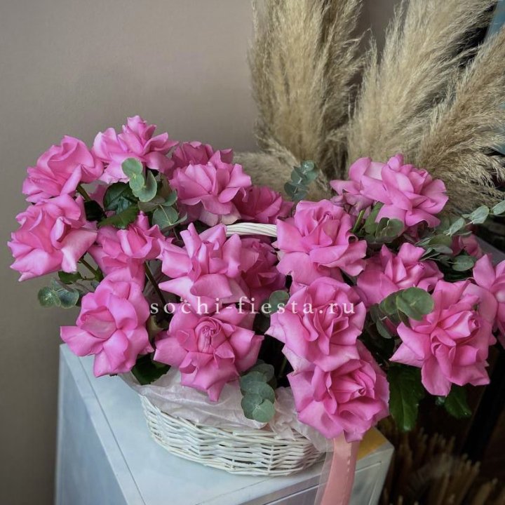 25 роз в цветочной корзине Пинк в Владикавказе