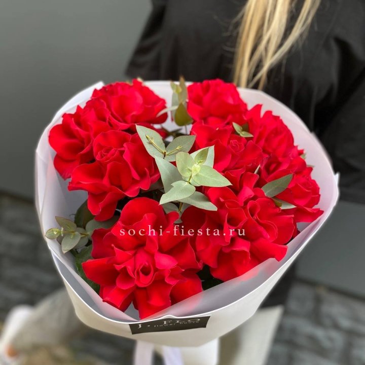 9 Красных французских роз в Владикавказе