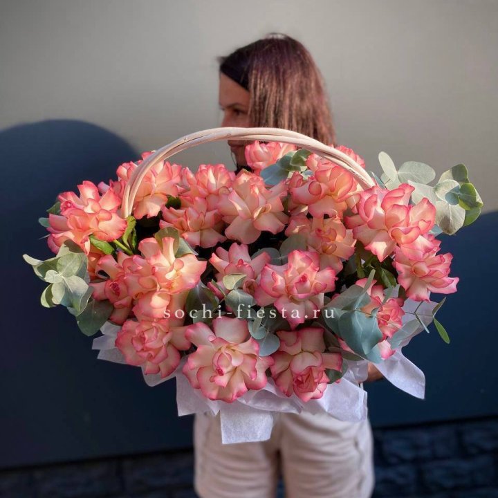 25 Французских роз Джумилия в корзине в Владикавказе