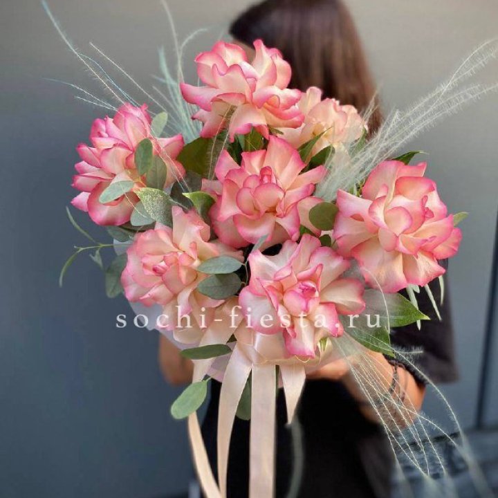 9 Французских роз Джумилия в боксе в Владикавказе