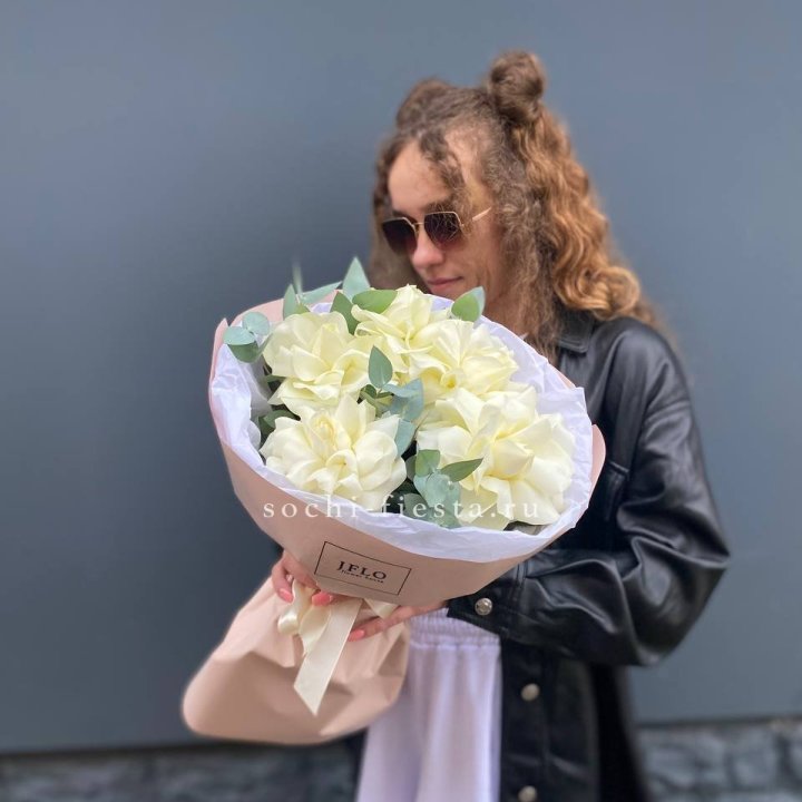 5 Белых французских роз в Владикавказе