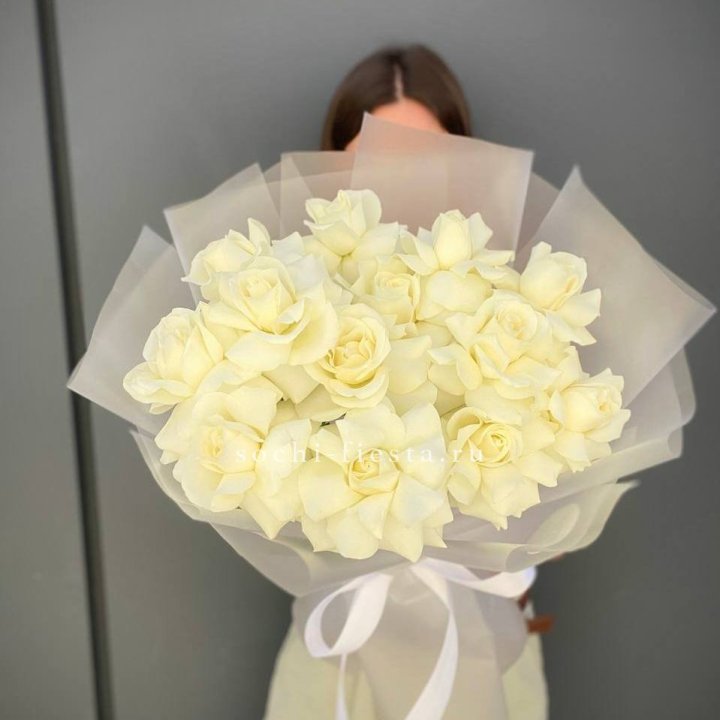 13 белых роз в Владикавказе