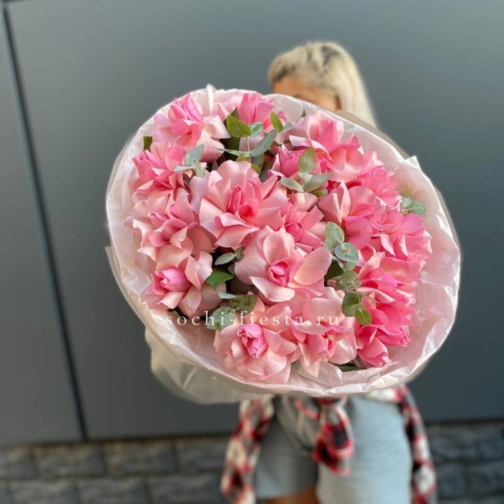 17 розовых роз в Владикавказе