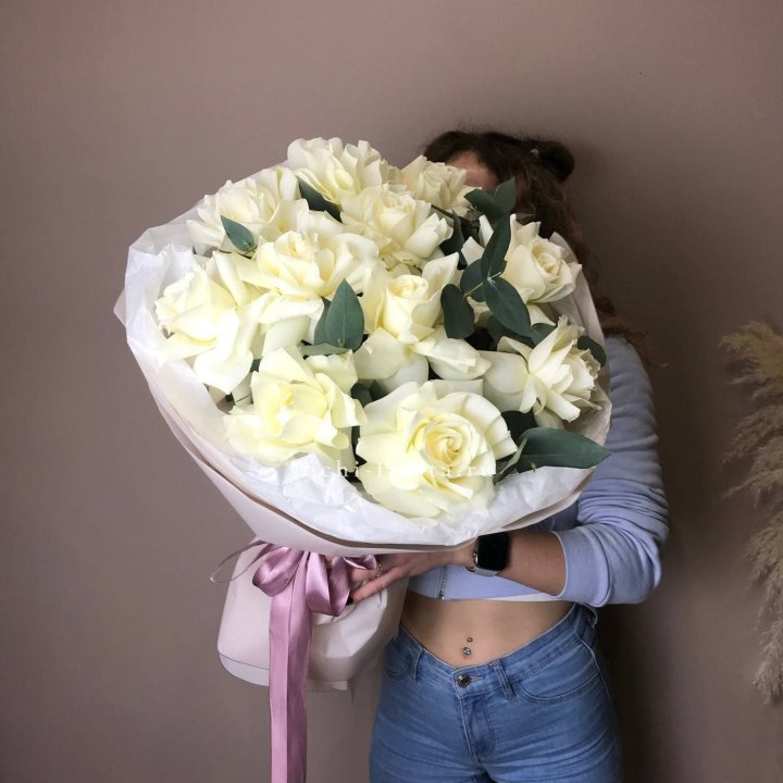 11 Белых французских роз "Вайт найс" в Владикавказе