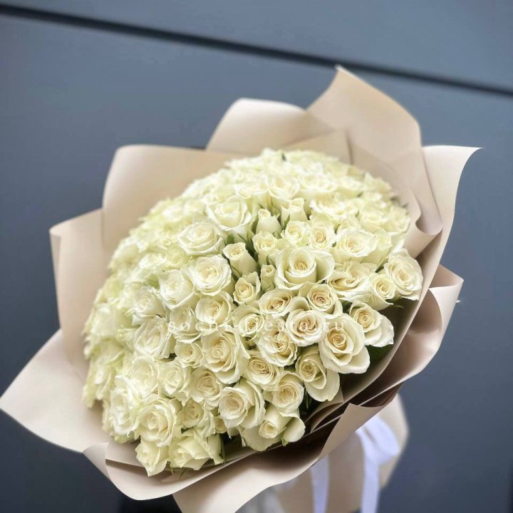 101 белая роза Атена в Владикавказе