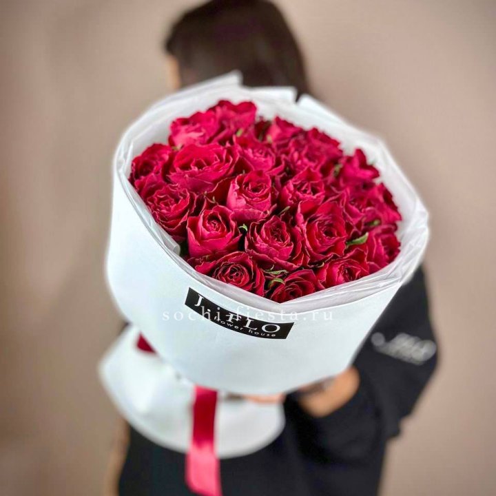 Букет красных роз мадам ред в Владикавказе