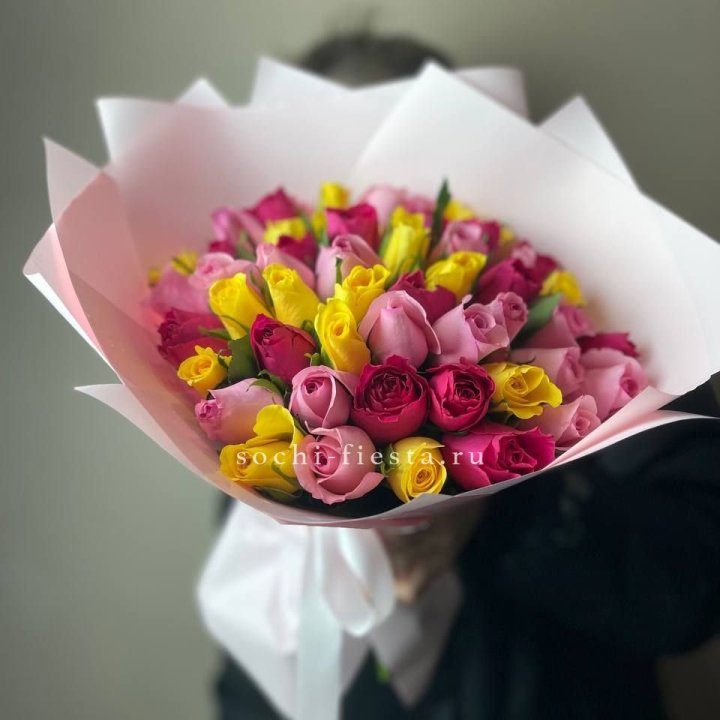 Букет из 51 розы Микс (Кения) в Владикавказе