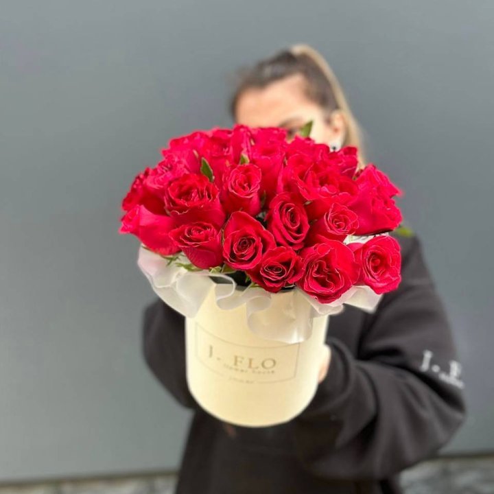 27 кенийских роз в боксе в Владикавказе