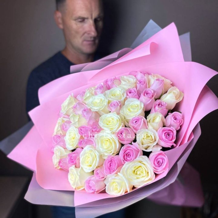 51 белых и розовых роз в Владикавказе