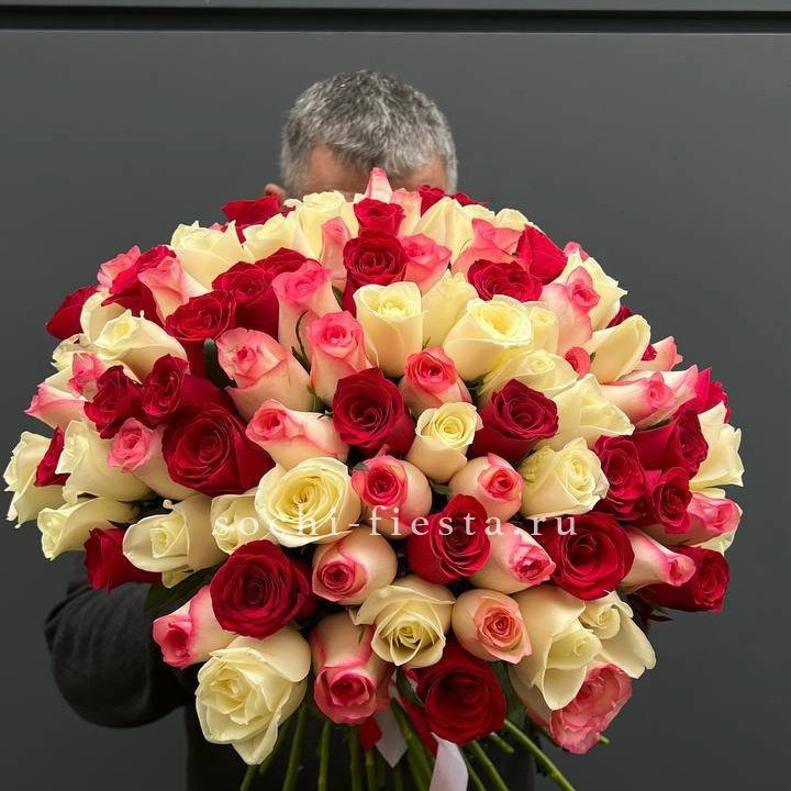 101 разноцветная роза "Джули" в Владикавказе