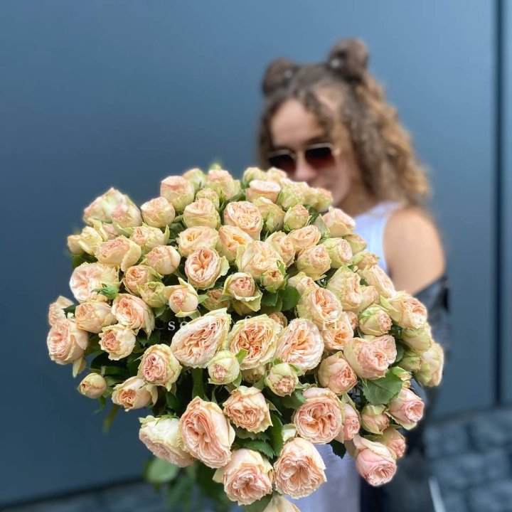 25 пионовидных роз в Владикавказе