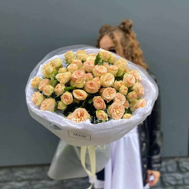 15 пионовидных роз в Владикавказе