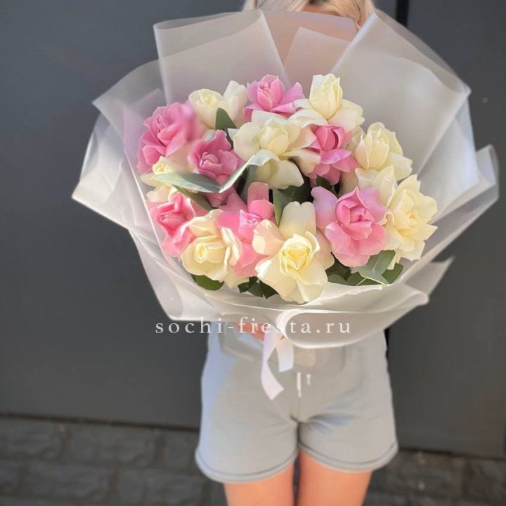 15 бело-розовых роз в Владикавказе